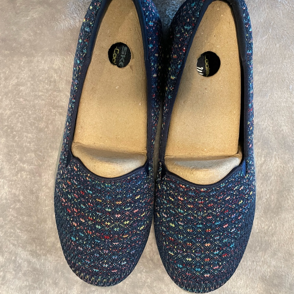 NWOT, Skechers, reggae Fest air cooled, memory foam, wide fit, size 9.